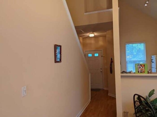 Building Photo - 960 Cinnamon Dr