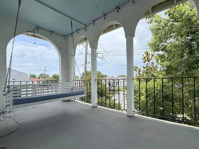 Building Photo - 3636 Upperline St