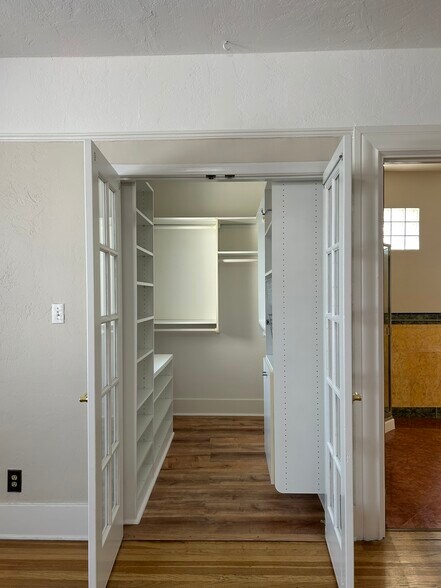 Building Photo - 2329 Curlew St