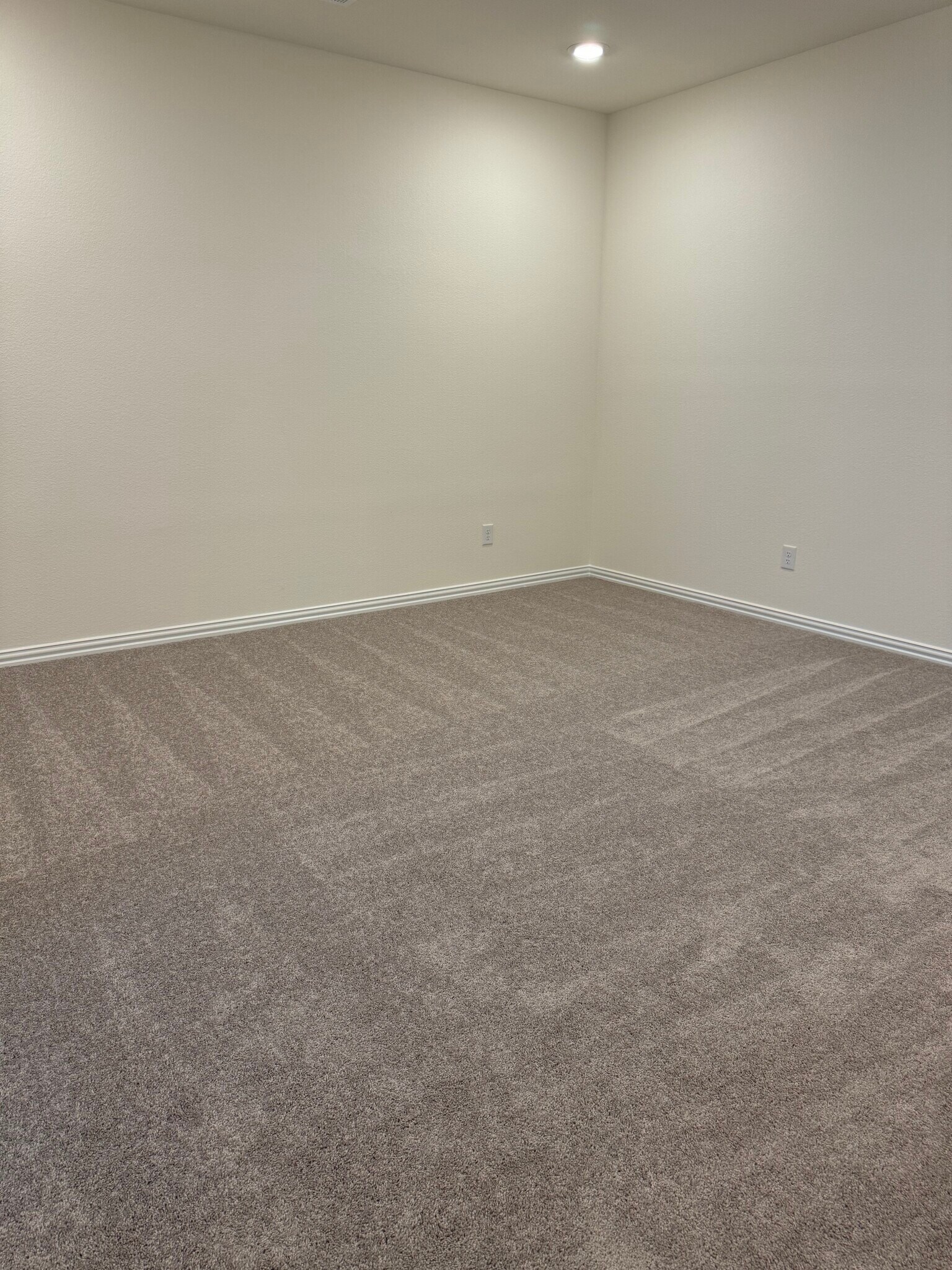 Building Photo - 2821 Jacaranda Dr