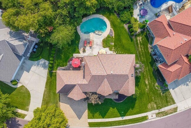 Building Photo - {5801} Spacious 2 Story Home in highly des...