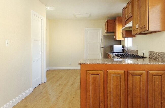 Building Photo - House - 3 Bedrooms / 1 Baths - Compton