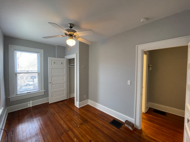 Building Photo - 80 W Greenwood Ave