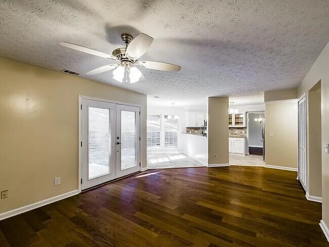 Building Photo - 4947 Clubgreen Summit