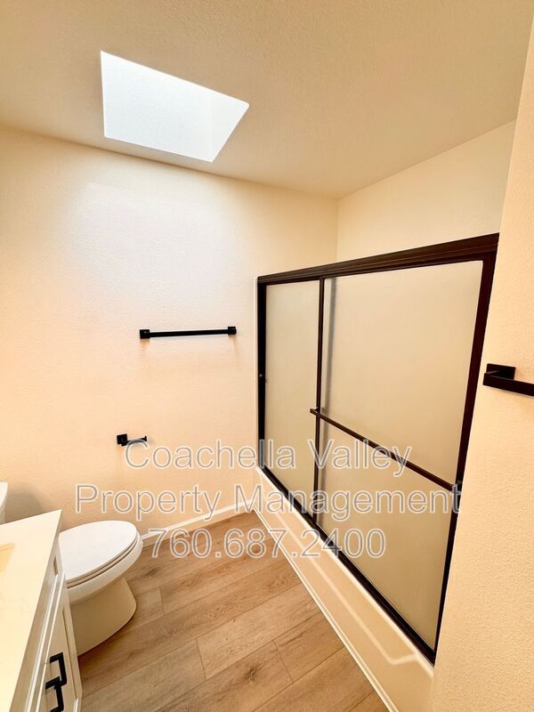 Building Photo - 41595 Navarre Ct