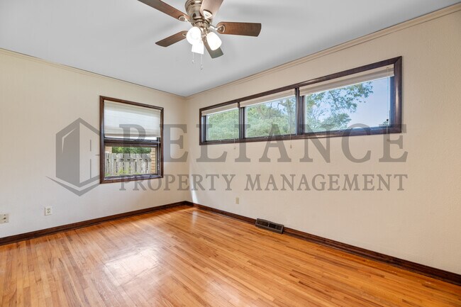 Building Photo - 614 N Brownthrush Ln