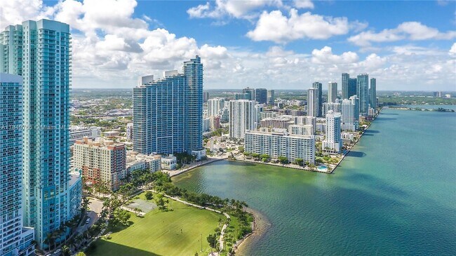 Building Photo - 1900 N Bayshore Dr