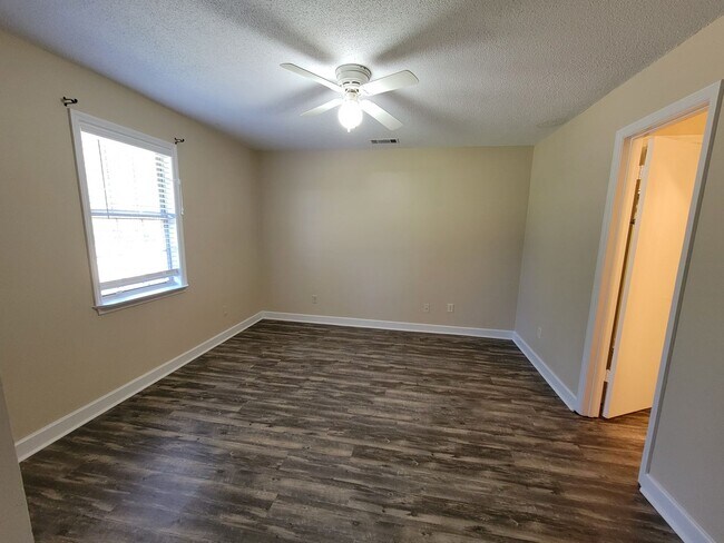 Building Photo - 1006 Lucy Ln