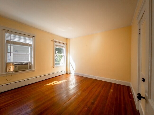 Building Photo - 67 Hampstead Rd