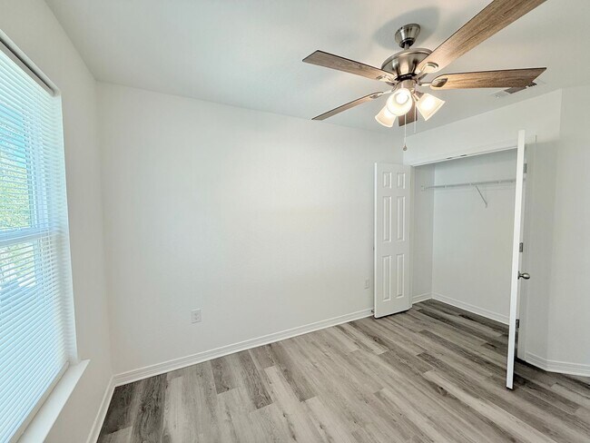 Building Photo - Spacious 4-Bedroom Home