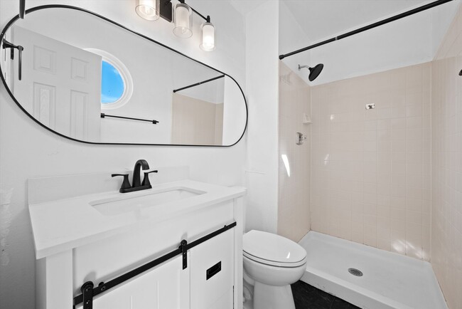 Building Photo - 5401 N Wagonwheel Trail