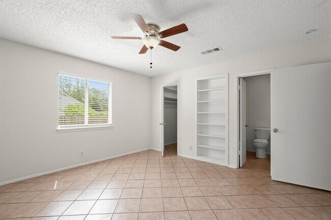 Building Photo - 1404 Valleyridge Cir