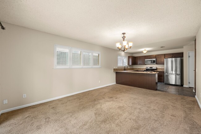 Building Photo - AVAILABLE NOW - CITRUS HEIGHTS 3 BEDROOM 2...