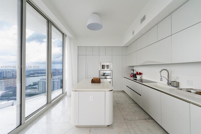 Building Photo - 16901 Collins Ave