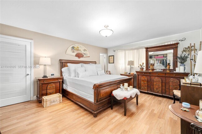 Building Photo - 11960 NE 19th Dr