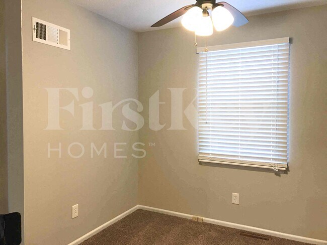 Building Photo - 14805 S Wyandotte Dr