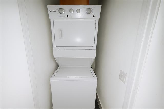 Building Photo - 1931 N Prairie Ave