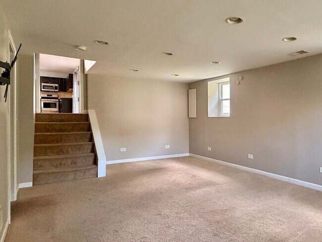 Building Photo - 700 Woodbine Ln