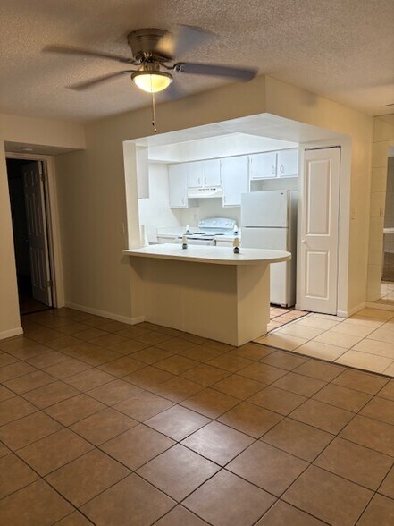 Building Photo - 4504 3rd St Cir W