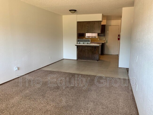 Building Photo - 2532 W Hemlock Ct