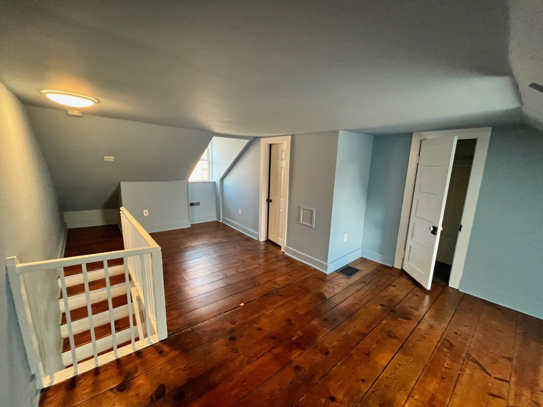 Building Photo - 612 Caroline St