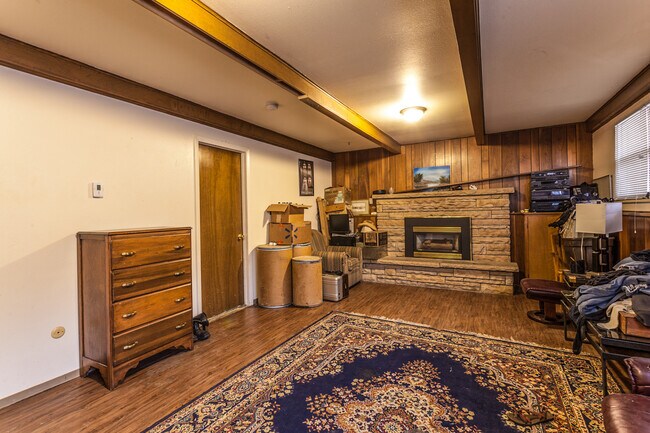 Building Photo - 1100 Skyline Dr