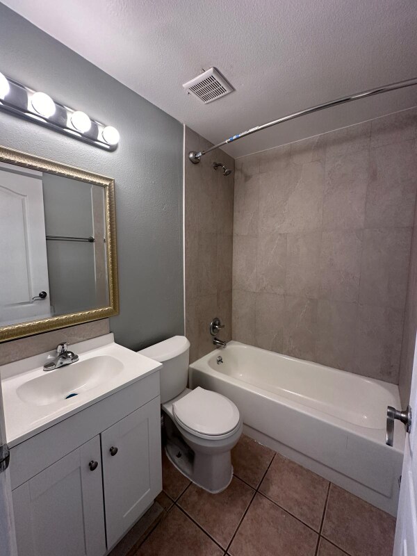 Building Photo - 90 Hidden Lake Dr