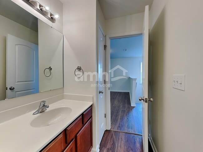 Building Photo - 3268 Saddlebrook Dr