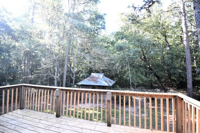 Building Photo - 901 Fredonia Dr