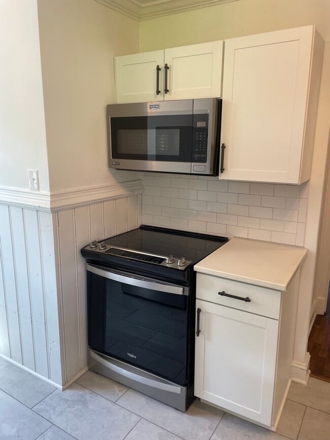 Building Photo - Updated Cute Cape - 3 bedroom, 2 bath -  4509 Fitzhugh Ave.