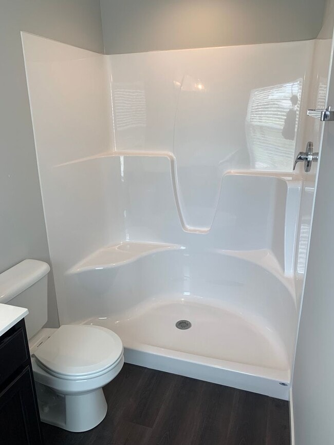 Building Photo - Spacious 3BR / 2.5BA Townhome with Private Rooftop Retreat