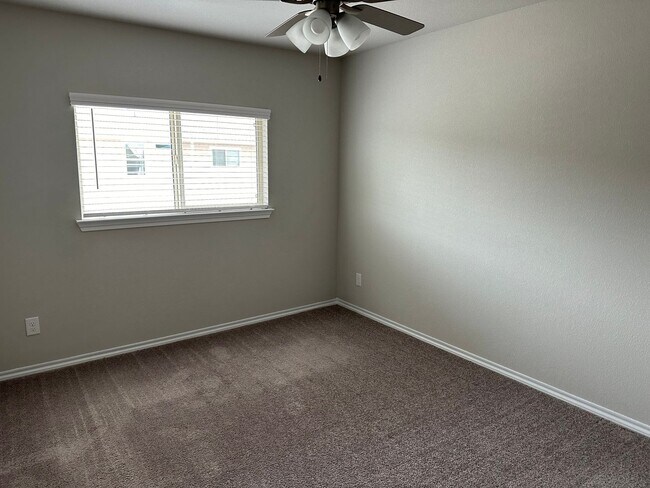 Building Photo - 3537 Brentwood Dr