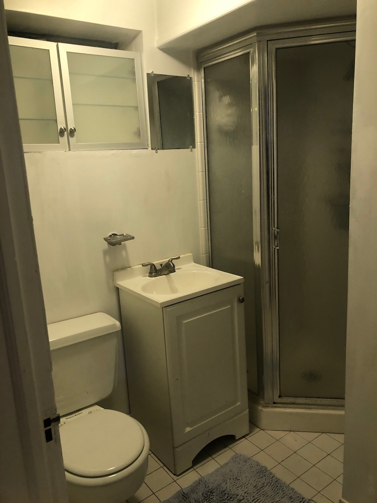 bathroom - 4514 Albemarle St NW
