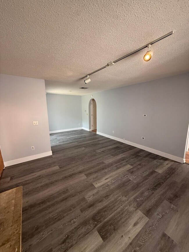 Building Photo - 1030 Knoll Wood Ct