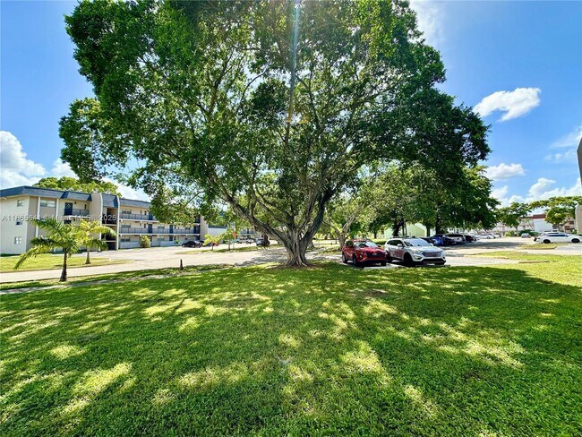 Building Photo - 7831 N Colony Cir