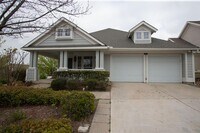 Building Photo - 2406 Hillside Dr