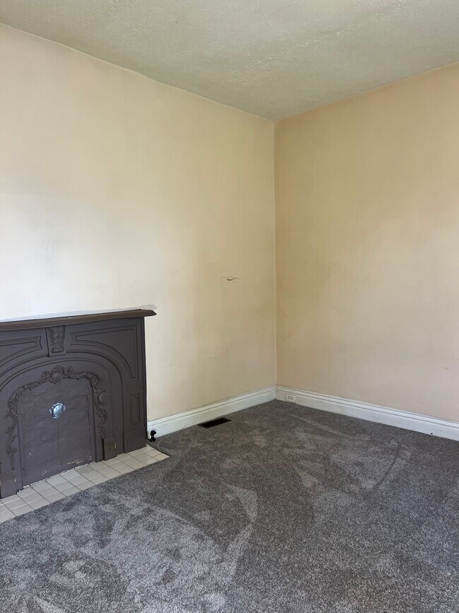 Building Photo - 544 Longfield Ave