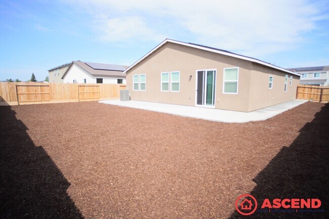 Building Photo - Southwest Home with Solar!