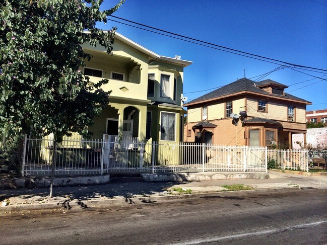 Primary Photo - 1111-1117 S Burlington Ave