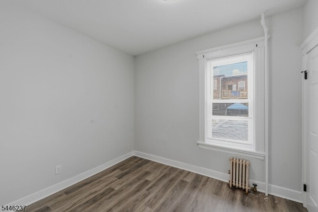 Building Photo - 489 E 22nd St