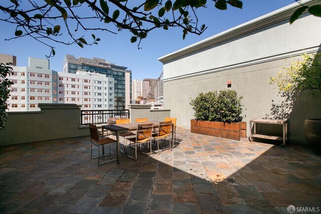 Building Photo - 821 Folsom St