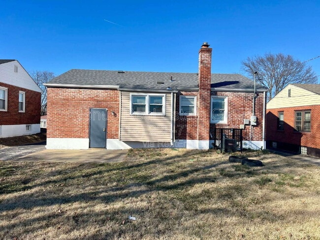 Building Photo - 242 Emerling Dr