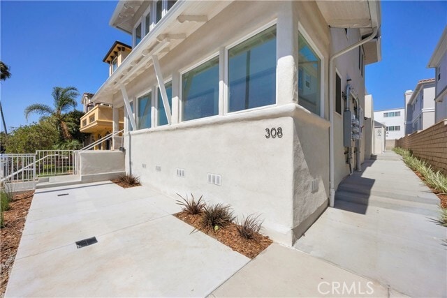 Building Photo - 308 N Catalina Ave