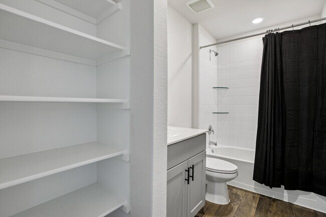 Building Photo - 109 Netherland St