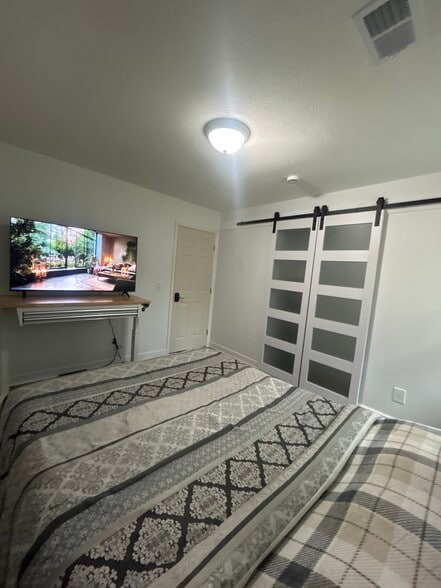 Building Photo - 1223 Poplar Ave