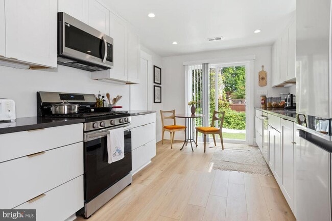 Building Photo - 207 Dodson Ave