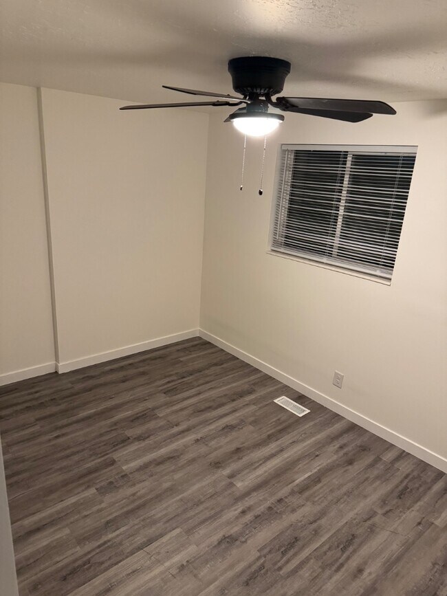 Building Photo - 5579 S 2800 W