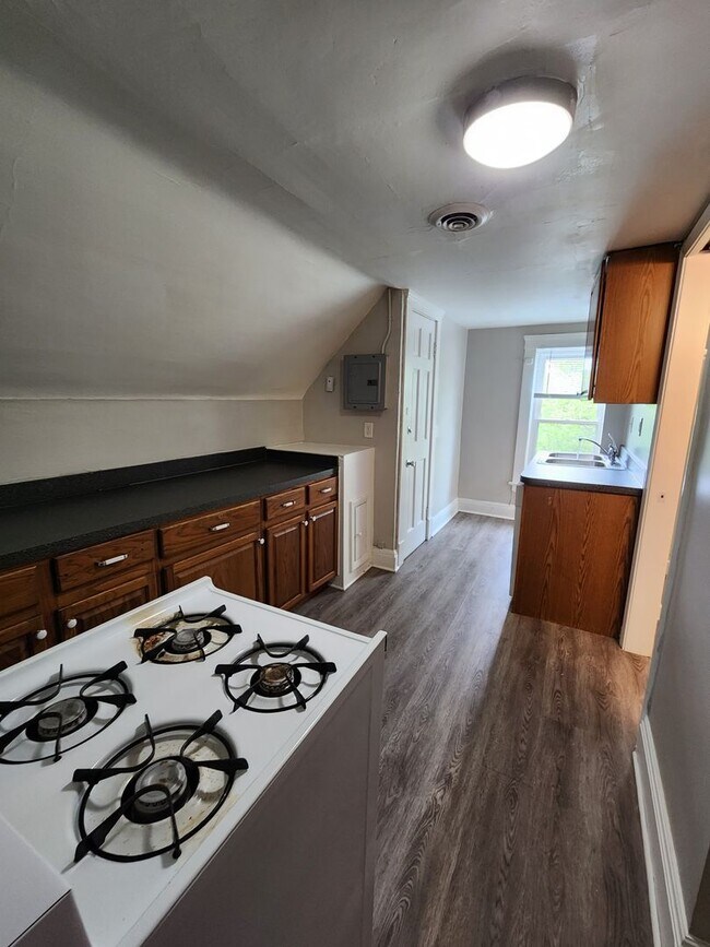 Building Photo - SUPER CLEAN 1 Bedroom Apt For Rent