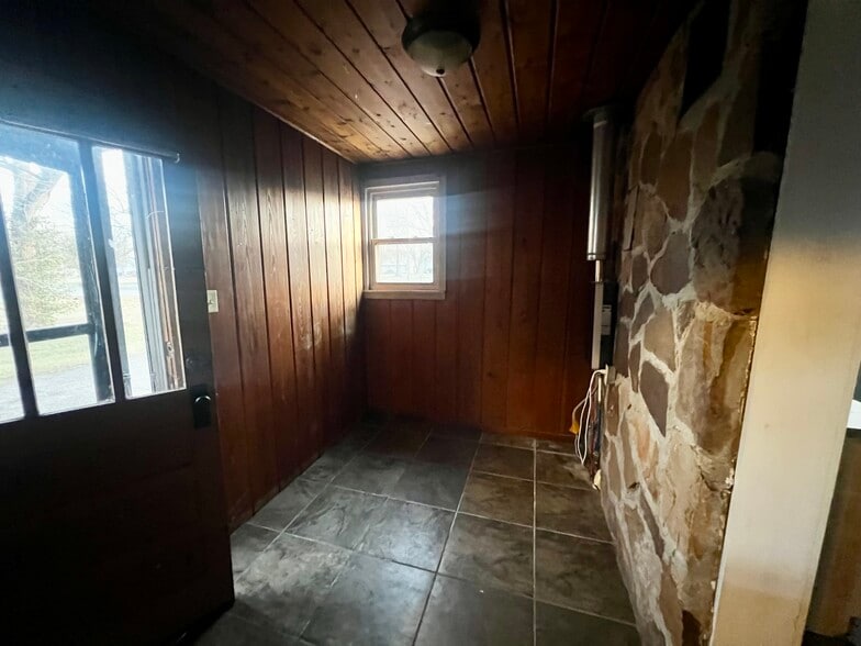 Building Photo - 307 W South St