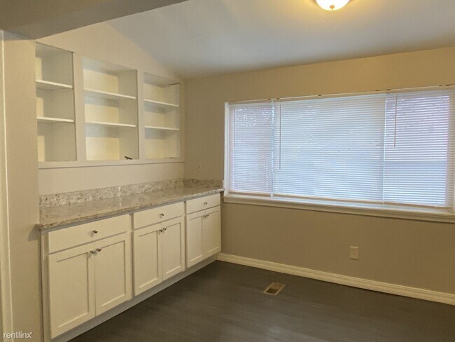 Building Photo - 5 br, 2 bath House - 926 E Coy Ave